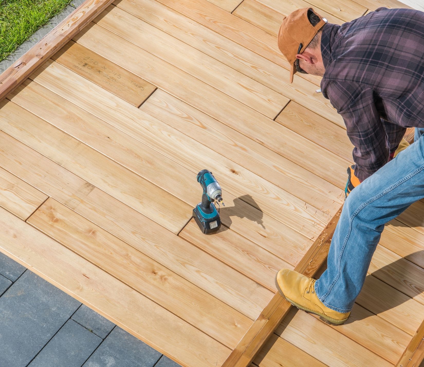 Custom Deck Building in Largo